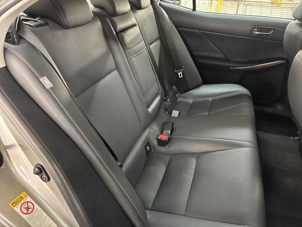 2015 Lexus IS 250 BASE in Saint John, New Brunswick - 39 - w1024h768px
