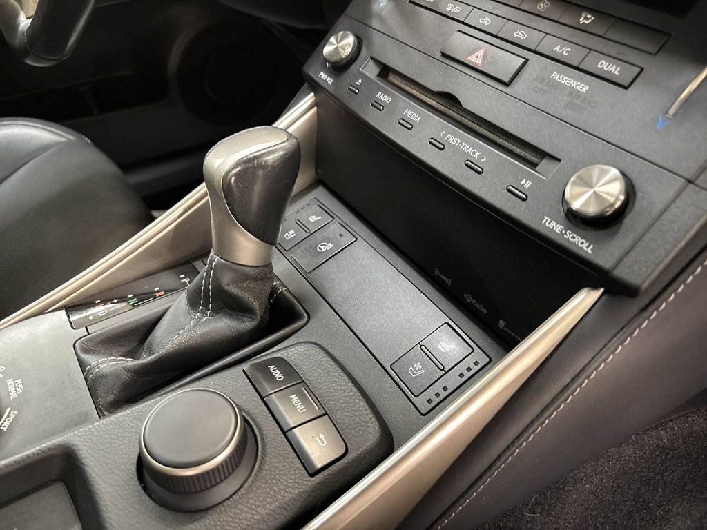 2015 Lexus IS 250 BASE in Saint John, New Brunswick - 45 - w1024h768px