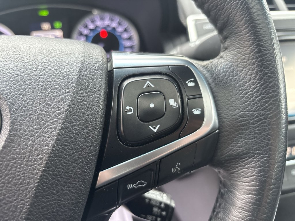 2017 Toyota Camry Hybrid in Antigonish, Nova Scotia - 21 - w1024h768px