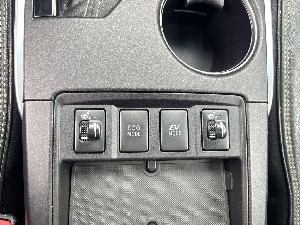 2017 Toyota Camry Hybrid in Antigonish, Nova Scotia - 31 - w1024h768px