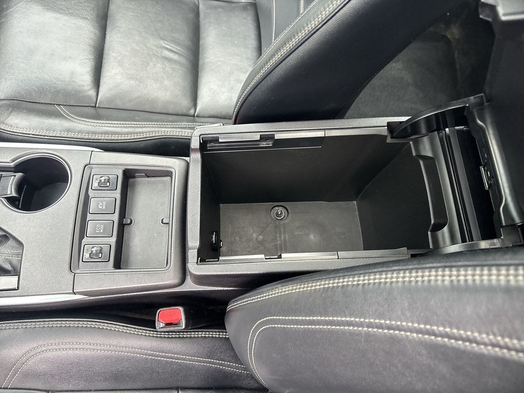 2017 Toyota Camry Hybrid in Antigonish, Nova Scotia - 50 - w1024h768px