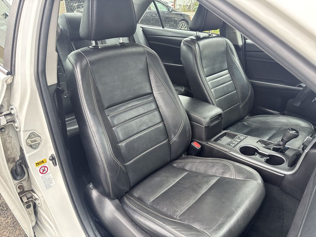 2017 Toyota Camry Hybrid in Antigonish, Nova Scotia - 42 - w1024h768px