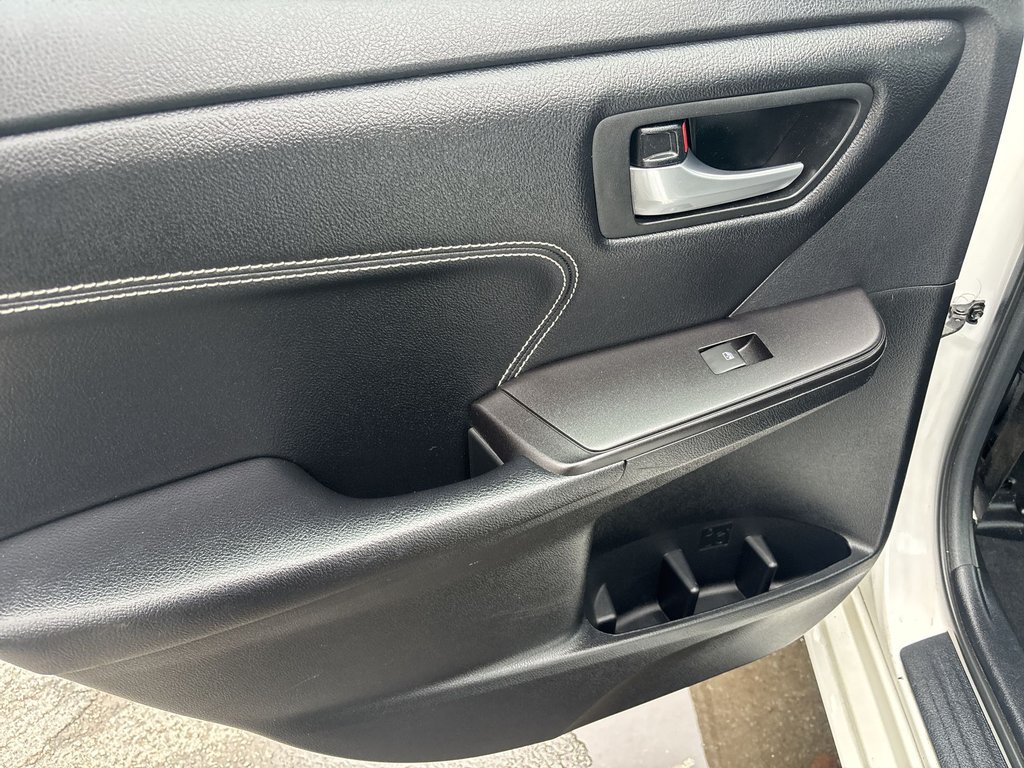 2017 Toyota Camry Hybrid in Antigonish, Nova Scotia - 35 - w1024h768px