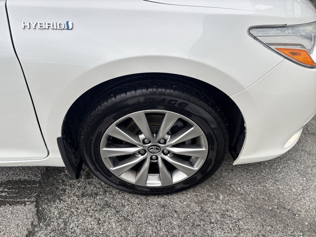 2017 Toyota Camry Hybrid in Antigonish, Nova Scotia - 10 - w1024h768px