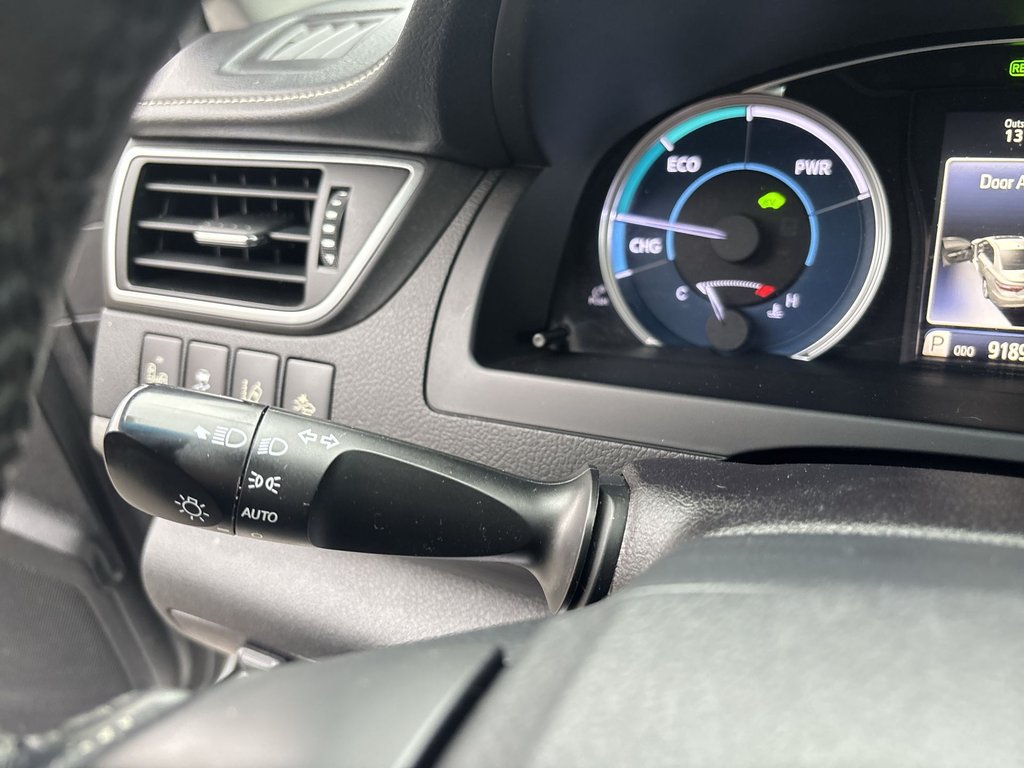 2017 Toyota Camry Hybrid in Antigonish, Nova Scotia - 47 - w1024h768px