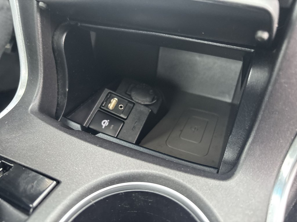 2017 Toyota Camry Hybrid in Antigonish, Nova Scotia - 45 - w1024h768px