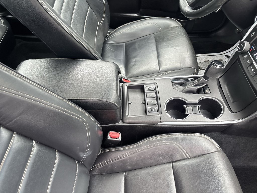 2017 Toyota Camry Hybrid in Antigonish, Nova Scotia - 51 - w1024h768px
