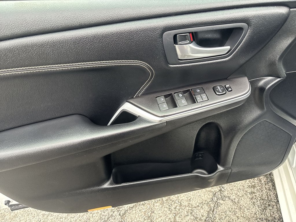 2017 Toyota Camry Hybrid in Antigonish, Nova Scotia - 15 - w1024h768px