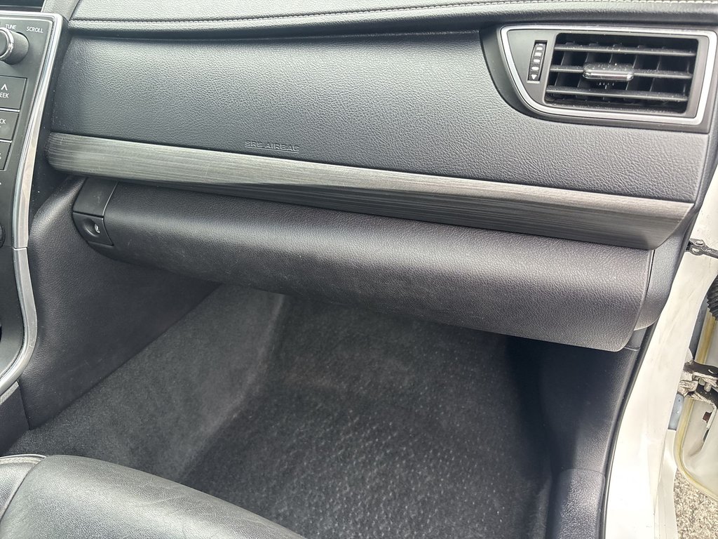 2017 Toyota Camry Hybrid in Antigonish, Nova Scotia - 44 - w1024h768px