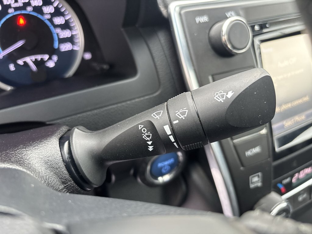 2017 Toyota Camry Hybrid in Antigonish, Nova Scotia - 48 - w1024h768px