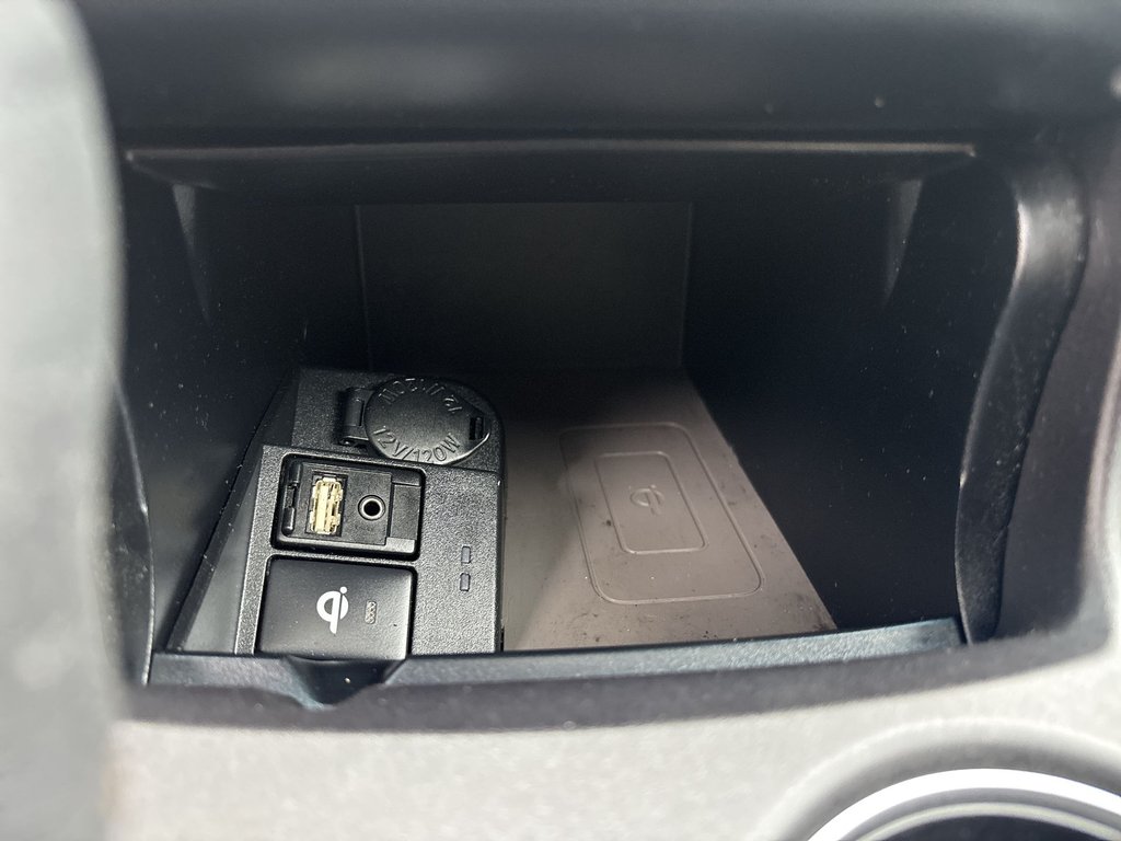 2017 Toyota Camry Hybrid in Antigonish, Nova Scotia - 28 - w1024h768px