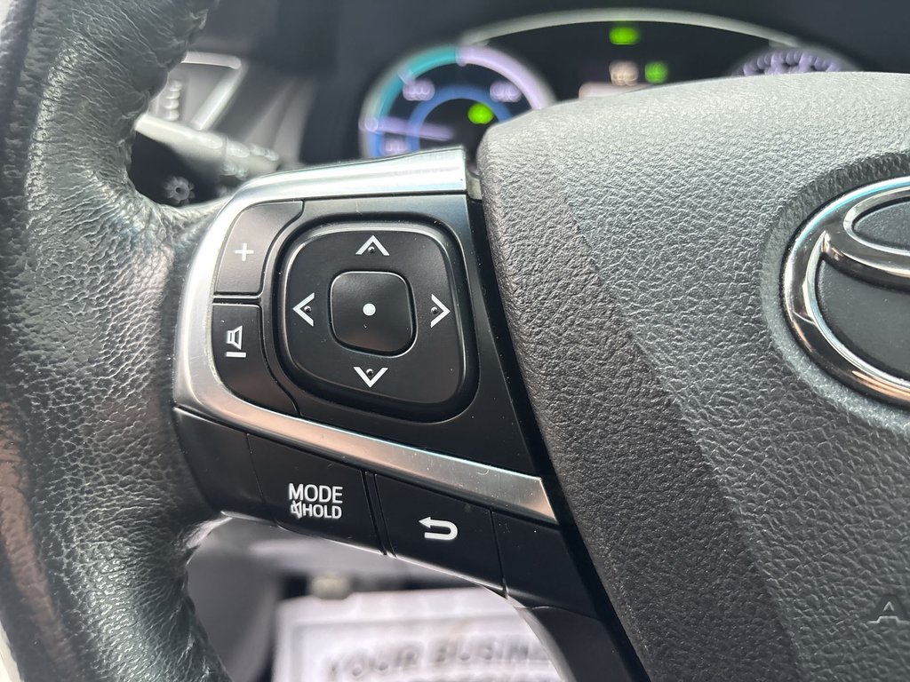 2017 Toyota Camry Hybrid in Antigonish, Nova Scotia - 20 - w1024h768px