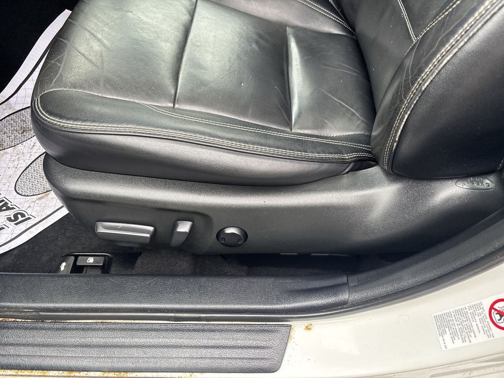 2017 Toyota Camry Hybrid in Antigonish, Nova Scotia - 14 - w1024h768px
