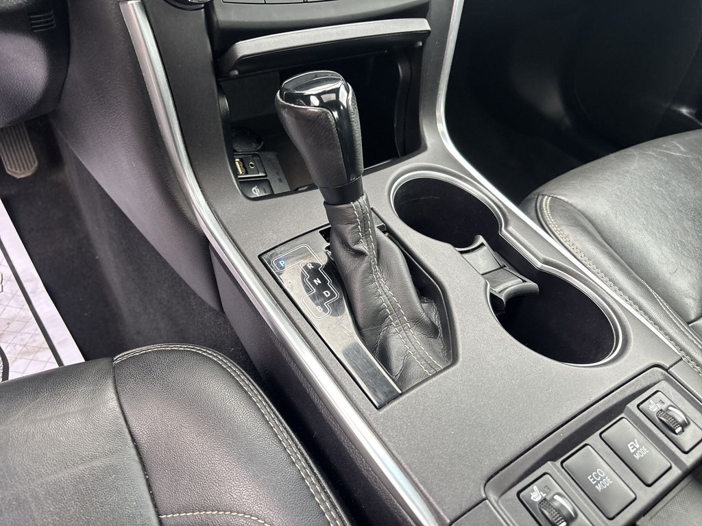 2017 Toyota Camry Hybrid in Antigonish, Nova Scotia - 29 - w1024h768px