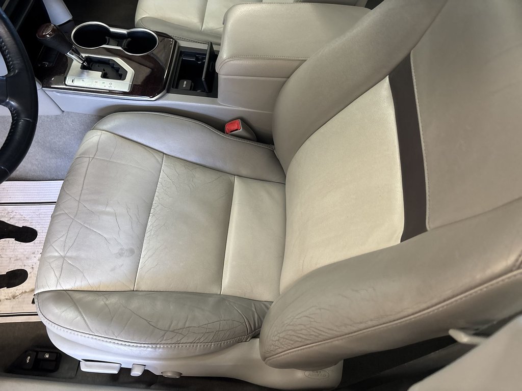 2014 Toyota Camry XLE in Saint John, New Brunswick - 12 - w1024h768px