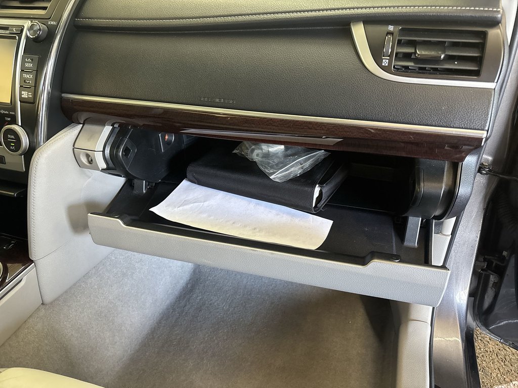 2014 Toyota Camry XLE in Saint John, New Brunswick - 43 - w1024h768px