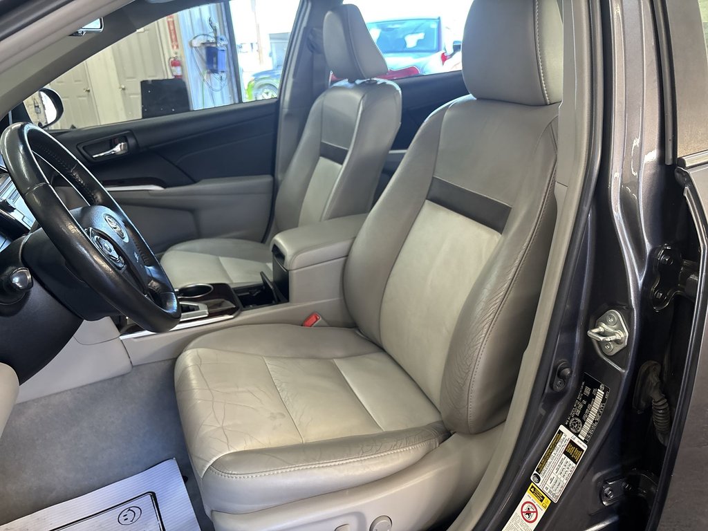 2014 Toyota Camry XLE in Saint John, New Brunswick - 11 - w1024h768px