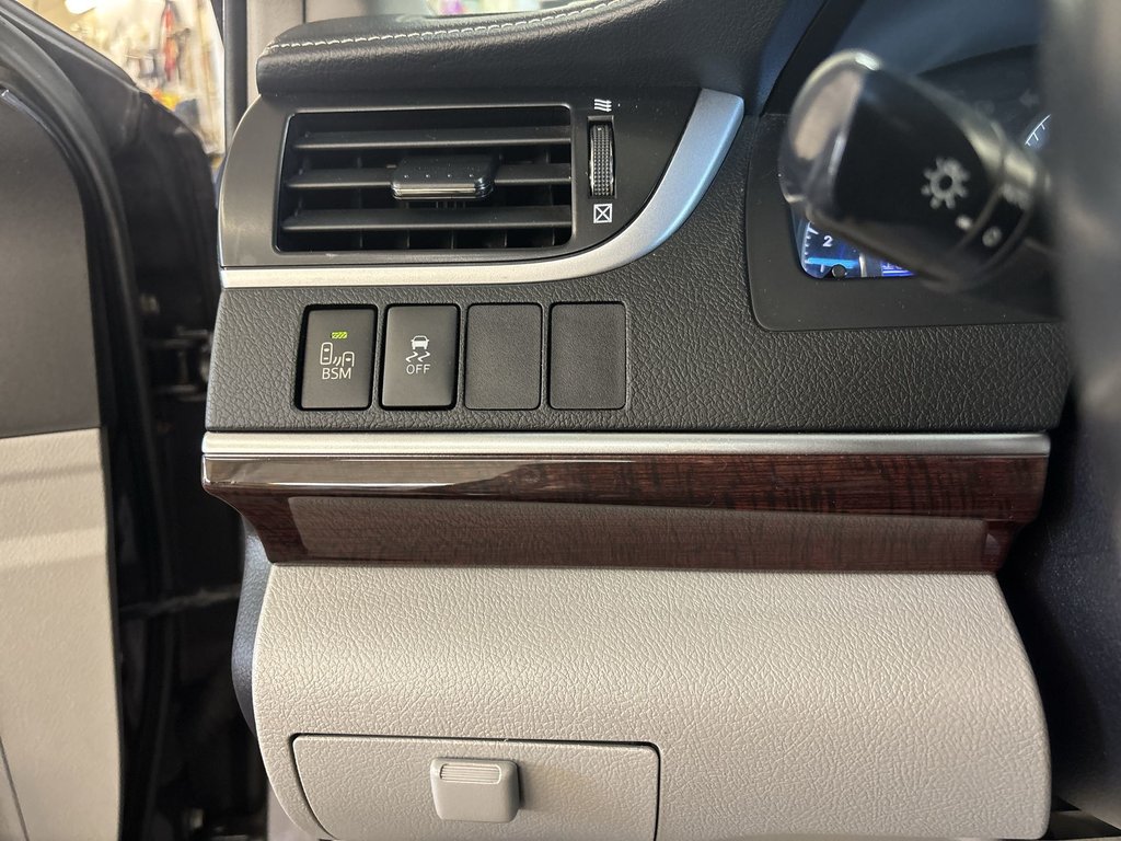 2014 Toyota Camry XLE in Saint John, New Brunswick - 22 - w1024h768px