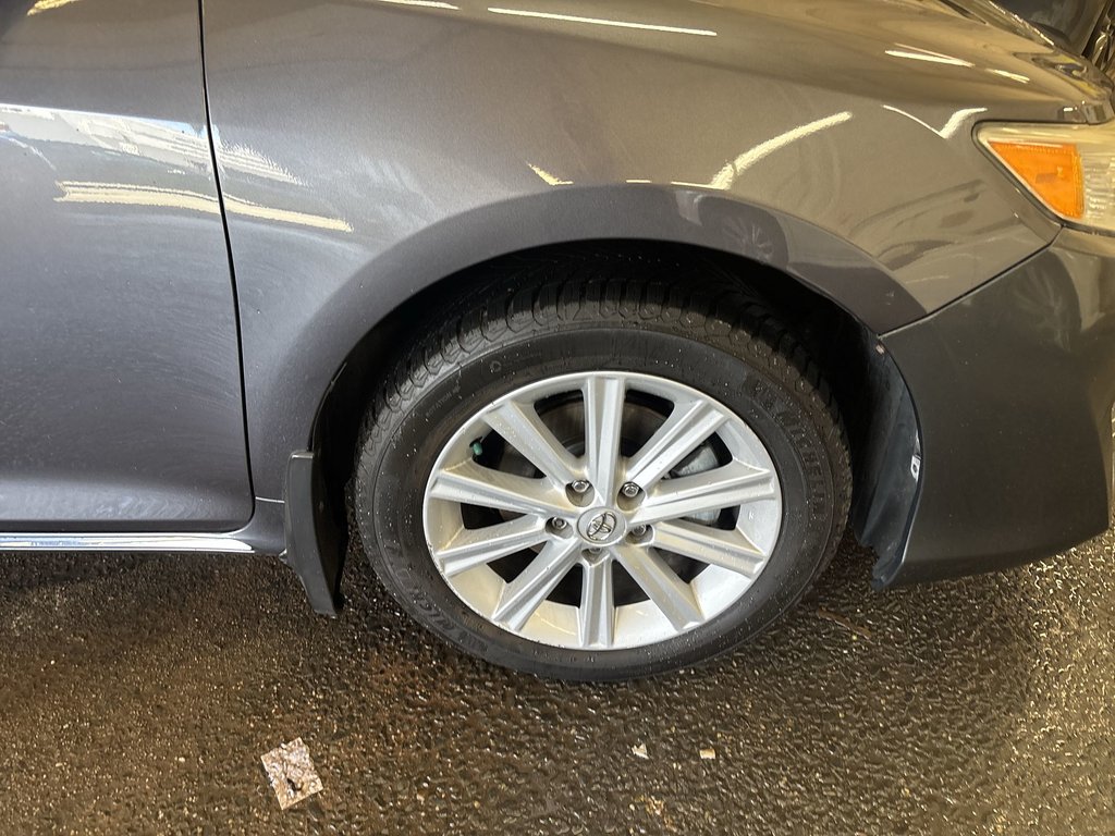 2014 Toyota Camry XLE in Saint John, New Brunswick - 10 - w1024h768px