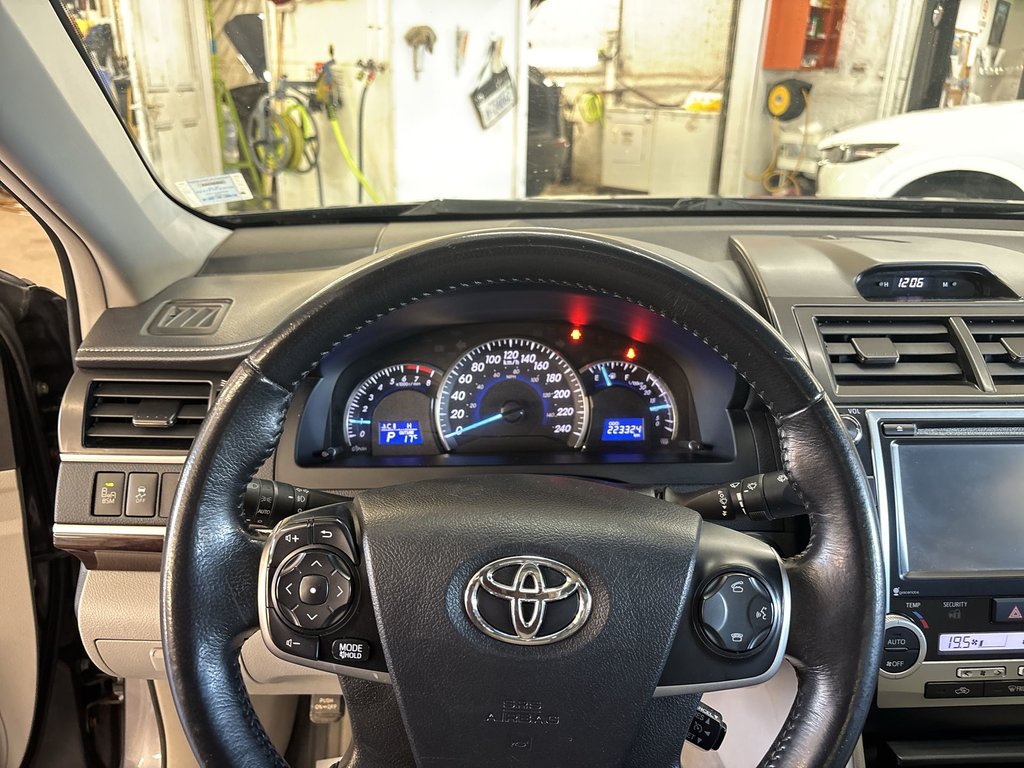 2014 Toyota Camry XLE in Saint John, New Brunswick - 13 - w1024h768px