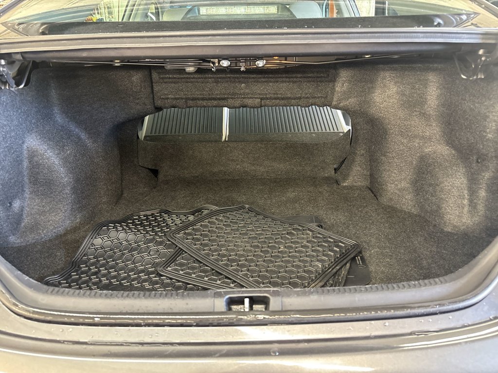 2014 Toyota Camry XLE in Saint John, New Brunswick - 37 - w1024h768px