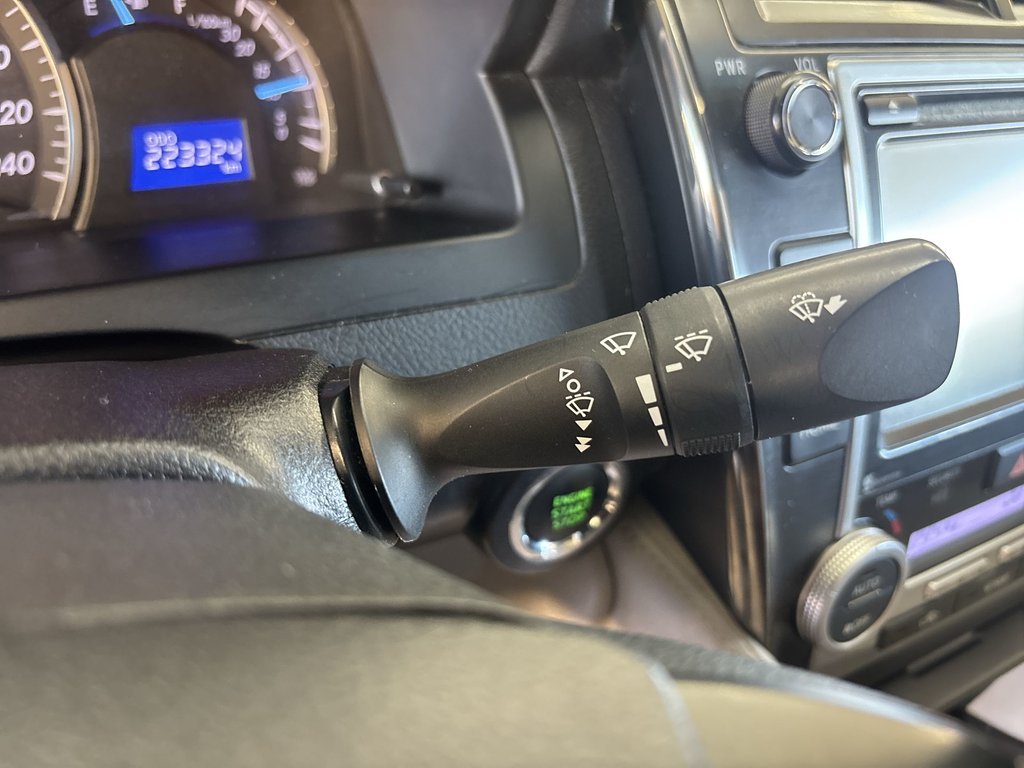 2014 Toyota Camry XLE in Saint John, New Brunswick - 48 - w1024h768px