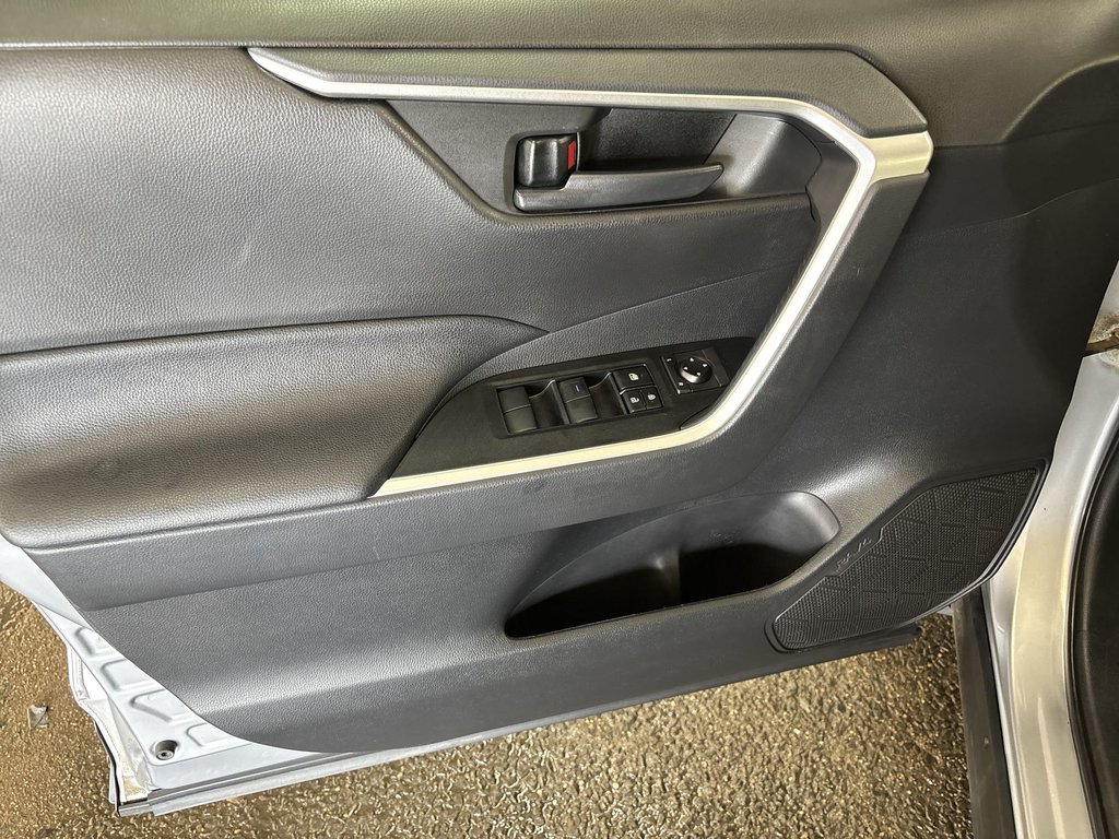 2021 Toyota RAV4 Hybrid LE in Saint John, New Brunswick - 15 - w1024h768px