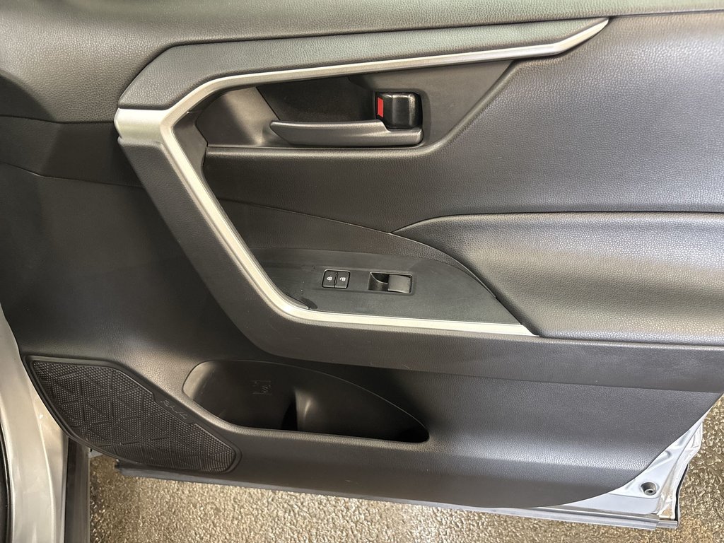 2021 Toyota RAV4 Hybrid LE in Saint John, New Brunswick - 46 - w1024h768px