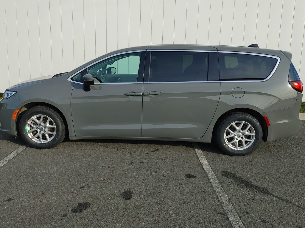 2023 Chrysler Pacifica in Antigonish, Nova Scotia - 4 - w1024h768px