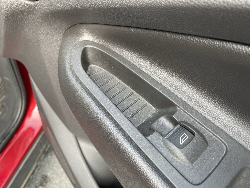 2013 Ford ESCAPE in Antigonish, Nova Scotia - 52 - w1024h768px