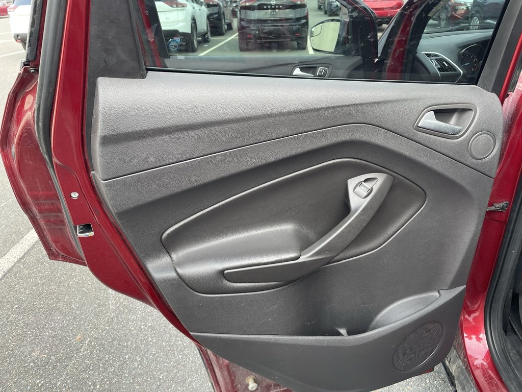 2013 Ford ESCAPE in Antigonish, Nova Scotia - 41 - w1024h768px