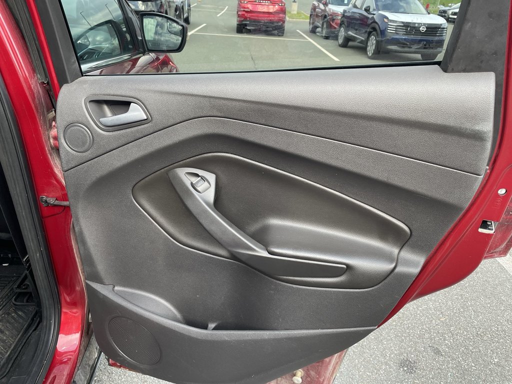 2013 Ford ESCAPE in Antigonish, Nova Scotia - 47 - w1024h768px