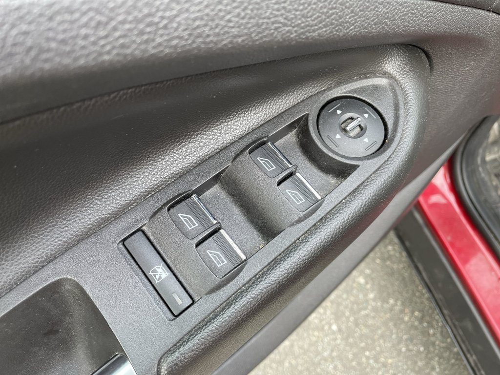 2013 Ford ESCAPE in Antigonish, Nova Scotia - 21 - w1024h768px