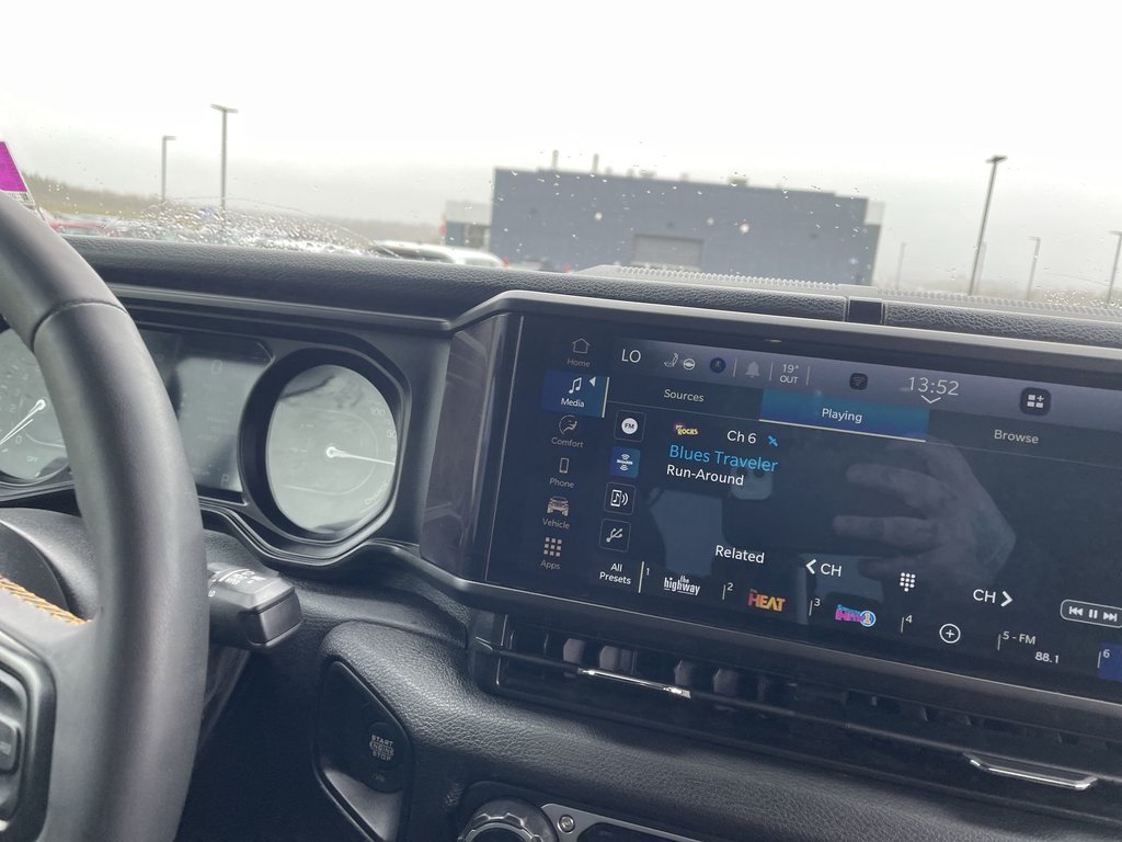 2024 Jeep WRANGLER 4XE WILLYS | Hybrid | Keyless | USB in Saint John, New Brunswick - 10 - w1024h768px