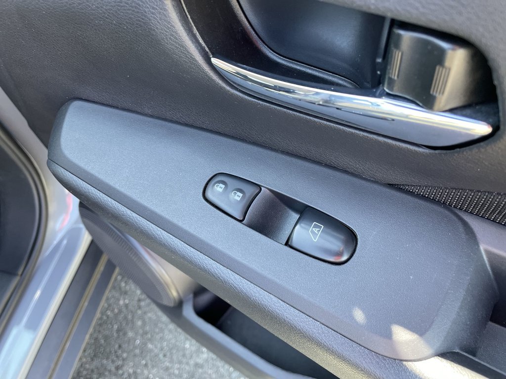 2025 Nissan KICKS PLAY SV | Backup Cam | USB | Keyless | Warranty to 2030 in Saint John, New Brunswick - 52 - w1024h768px