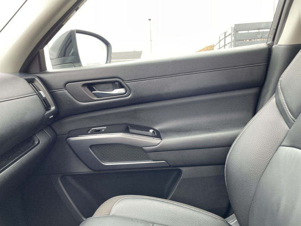 2024 Nissan Pathfinder SL | 7-Pass | Leather | MoonRoof | SafetyShield360 in Saint John, New Brunswick - 14 - w1024h768px