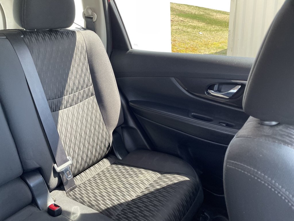 2018 Nissan ROGUE SV | Htd Seats | Backup Cam | USB in Saint John, New Brunswick - 12 - w1024h768px