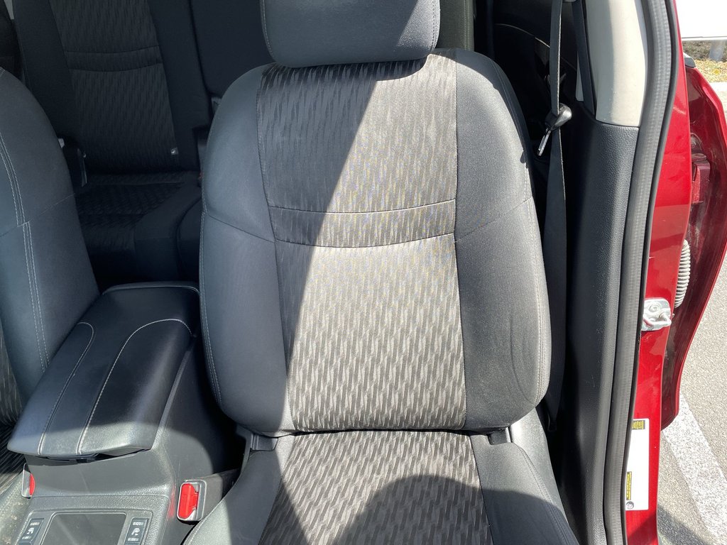 2018 Nissan ROGUE SV | Htd Seats | Backup Cam | USB in Saint John, New Brunswick - 18 - w1024h768px