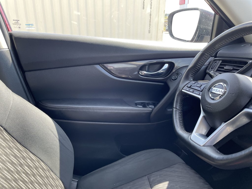 2018 Nissan ROGUE SV | Htd Seats | Backup Cam | USB in Saint John, New Brunswick - 15 - w1024h768px