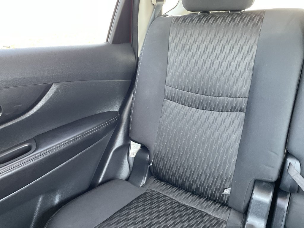 2018 Nissan ROGUE SV | Htd Seats | Backup Cam | USB in Saint John, New Brunswick - 14 - w1024h768px