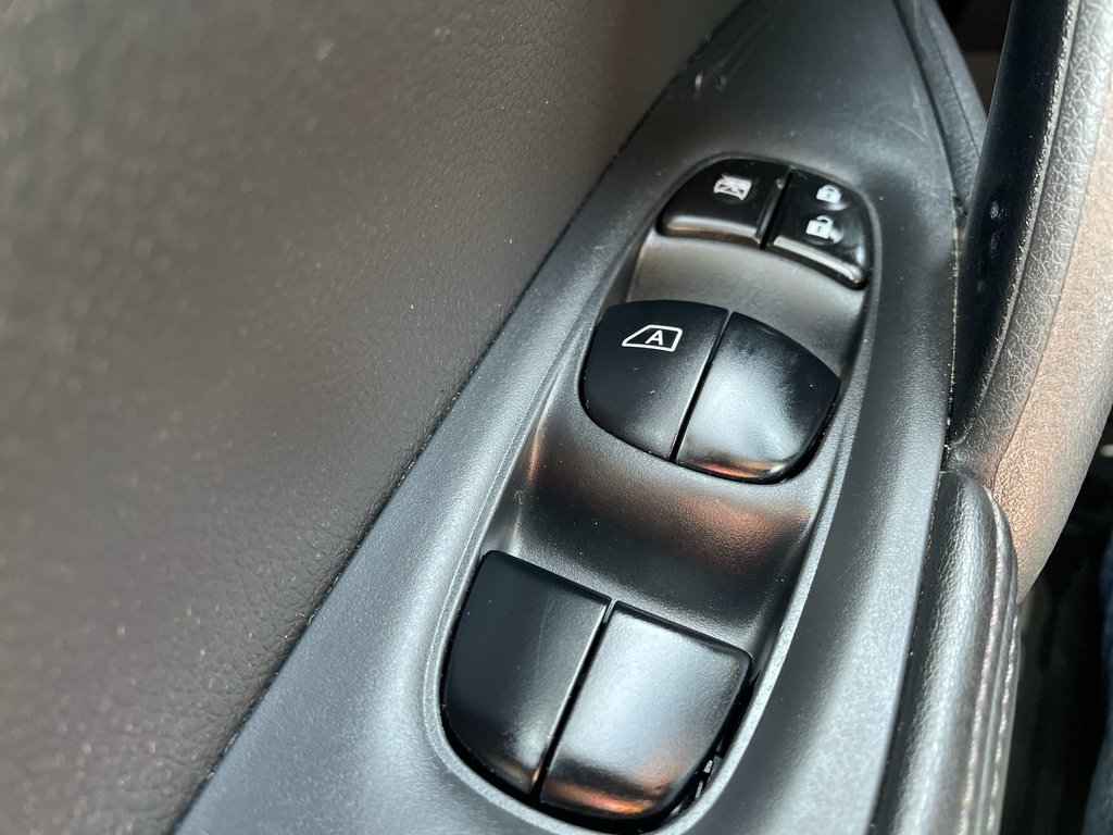 2018 Nissan ROGUE SV | Htd Seats | Backup Cam | USB in Saint John, New Brunswick - 21 - w1024h768px
