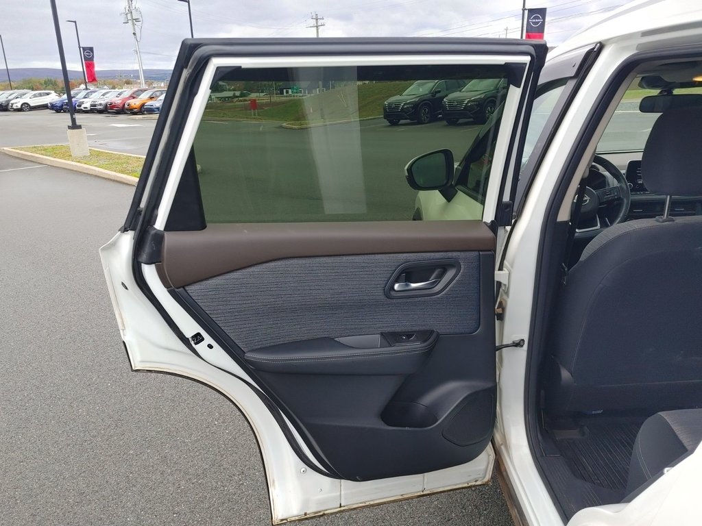 2023  Rogue SV | Nav | Cam | USB | HtdSeats | Warranty to 2028 in Saint John, New Brunswick - 13 - w1024h768px