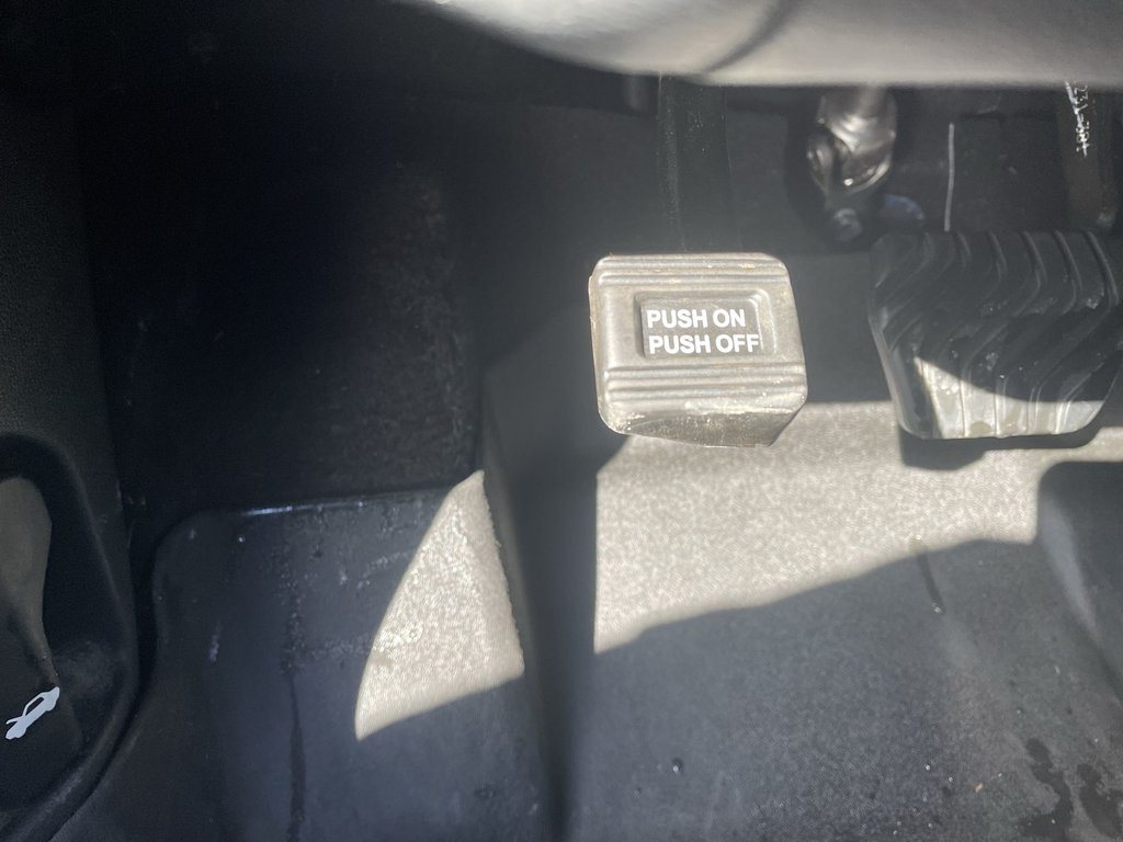 2023 Nissan SENTRA SV | Sunroof | Cam | USB | Warranty to 2028 in Saint John, New Brunswick - 36 - w1024h768px