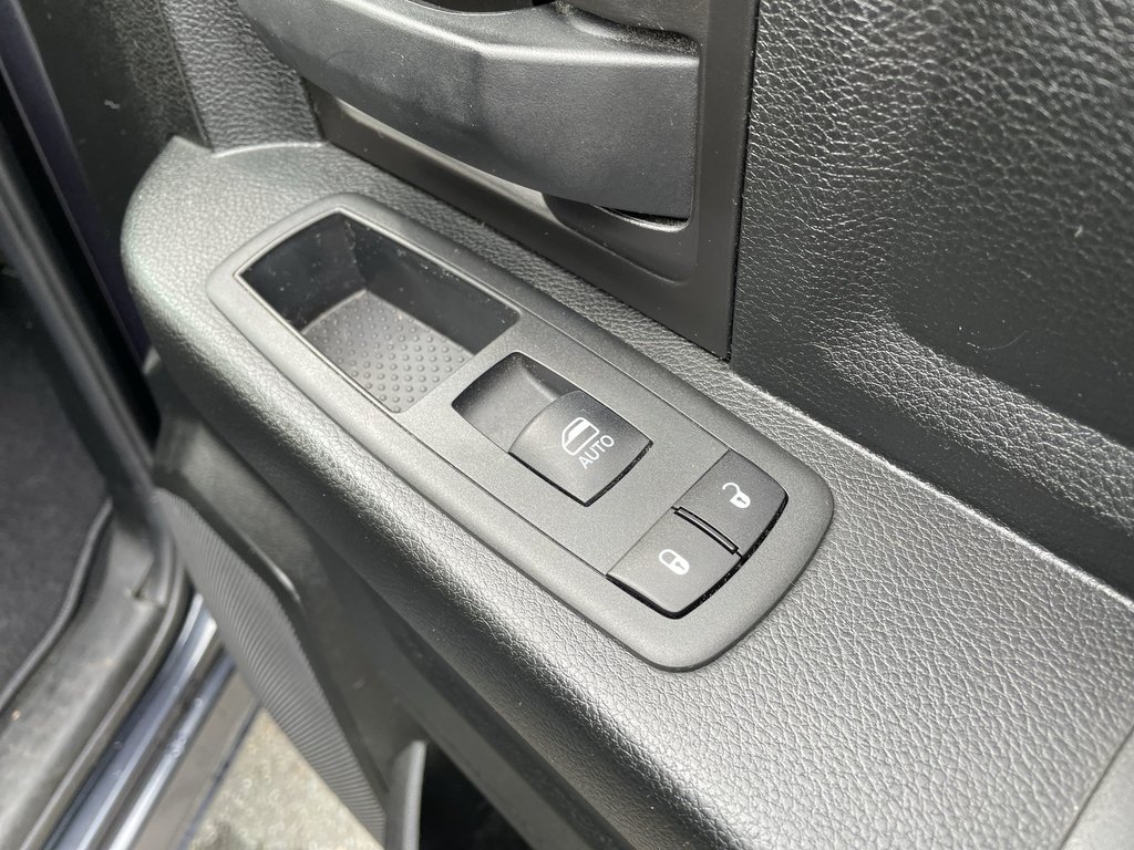2019 Ram 1500 CLASSIC EXPRESS |BLUETOOTH | KEYLESS | in Saint John, New Brunswick - 52 - w1024h768px