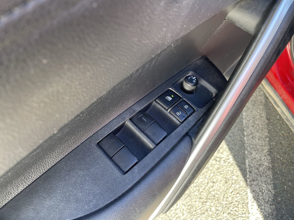 2022 Toyota COROLLA CROSS LE | heated front seat | bluetooth | warranty in Saint John, New Brunswick - 21 - w1024h768px