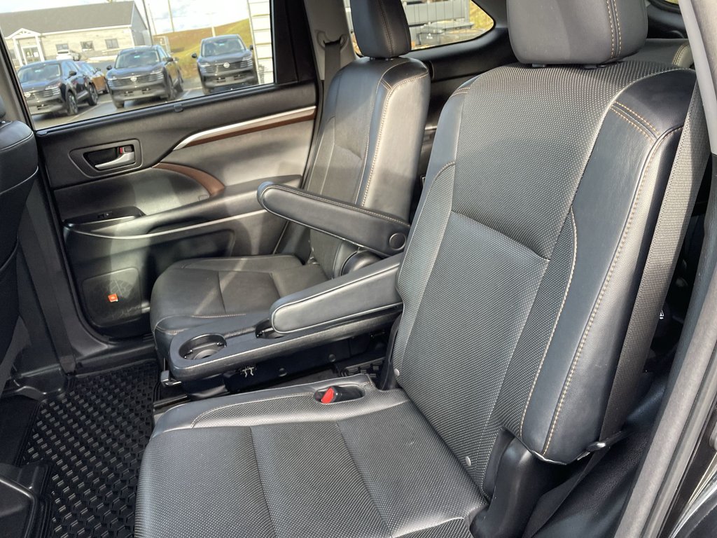 2015 Toyota Highlander Limited | Panoramic Moonroof | Leather | Htd Wheel in Saint John, New Brunswick - 38 - w1024h768px