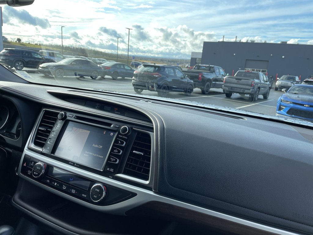 2015 Toyota Highlander Limited | Panoramic Moonroof | Leather | Htd Wheel in Saint John, New Brunswick - 10 - w1024h768px