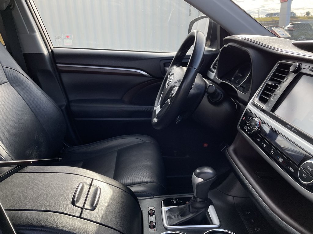 2015 Toyota Highlander Limited | Panoramic Moonroof | Leather | Htd Wheel in Saint John, New Brunswick - 15 - w1024h768px