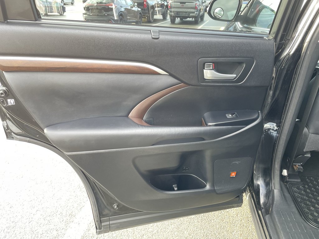2015 Toyota Highlander Limited | Panoramic Moonroof | Leather | Htd Wheel in Saint John, New Brunswick - 41 - w1024h768px