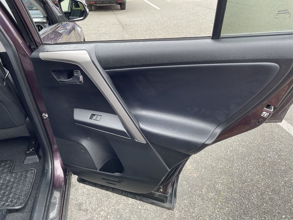 Toyota RAV4 XLE | Heated Seats | Keyless | Backup Cam 2016 à Saint John, Nouveau-Brunswick - 47 - w1024h768px